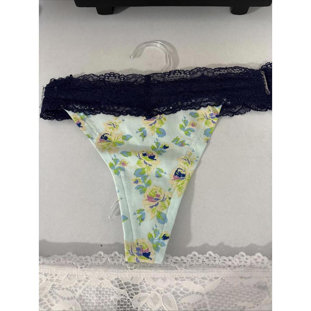 NWT 2 Pair Rene Rofe Small Thongs Panties Lace Floral White Navy New